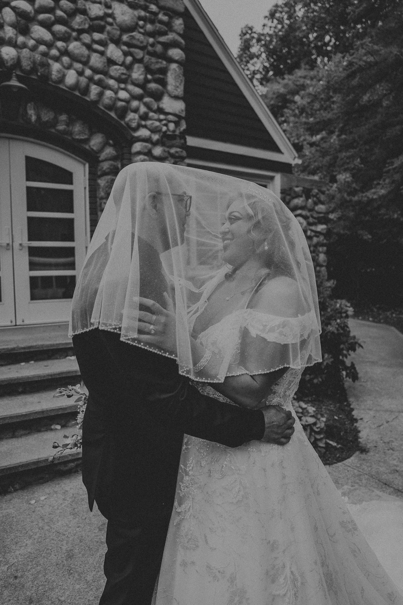 Dostal Digital wedding photography example in the 35mm Film + Film-Inspired + Nostalgic style